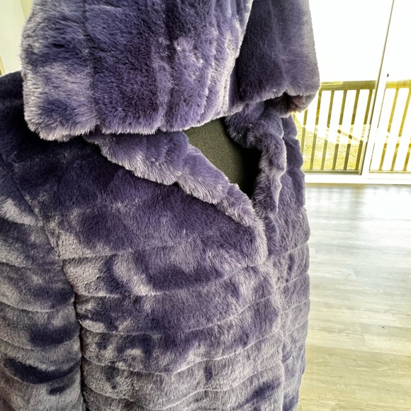 NWT Rachel Zoe Blue faux fur - Picture 3 of 14